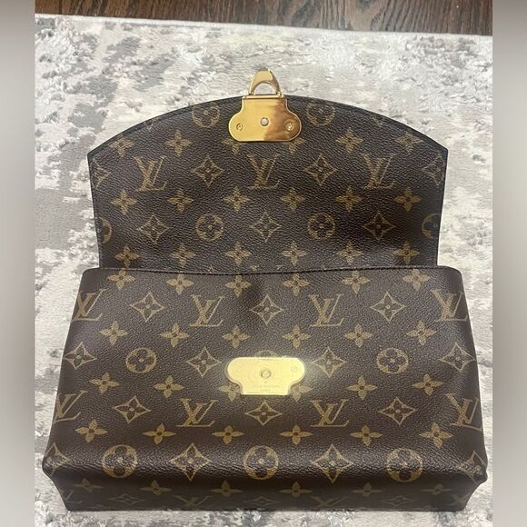 LOUIS VUITTON ST. PLACIDE - Picture 10 of 11